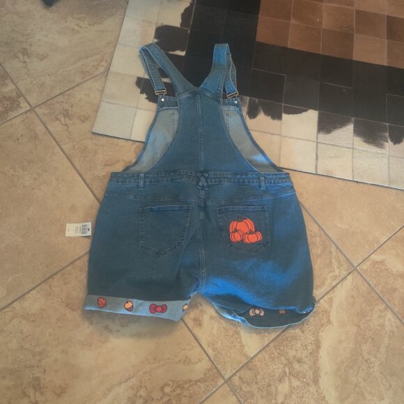 Hot Topic Hello Kitty denim shorts overalls size 3x New - Picture 6 of 6